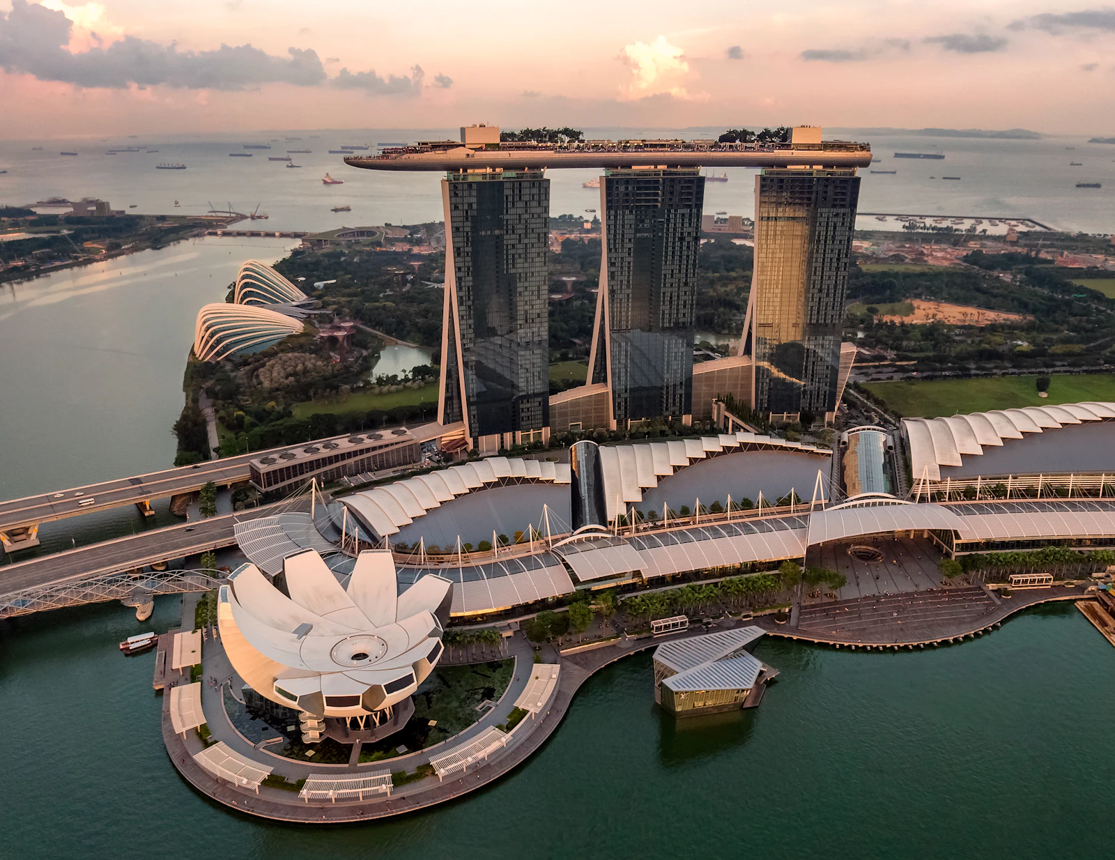 Singapore travel scene — Flylo eSIM destination